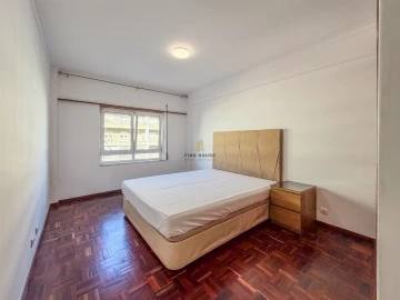 Apartamento T3 para Arrendamento em Benfica