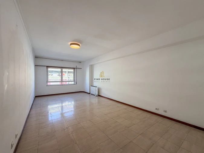 Apartamento T3 para Arrendamento em Benfica Foto 2