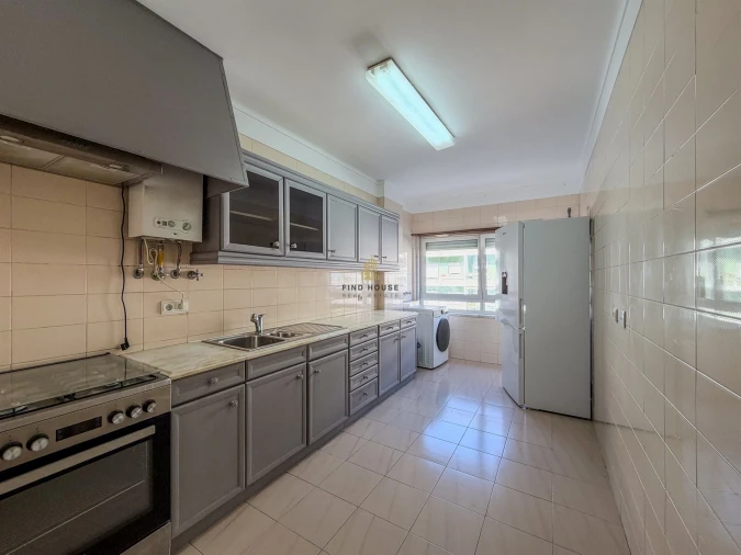 Apartamento T3 para Arrendamento em Benfica Foto 23