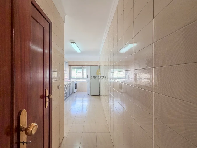 Apartamento T3 para Arrendamento em Benfica Foto 22
