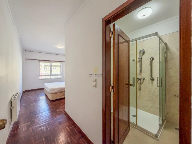 Apartamento T3 para Arrendamento em Benfica Foto 16
