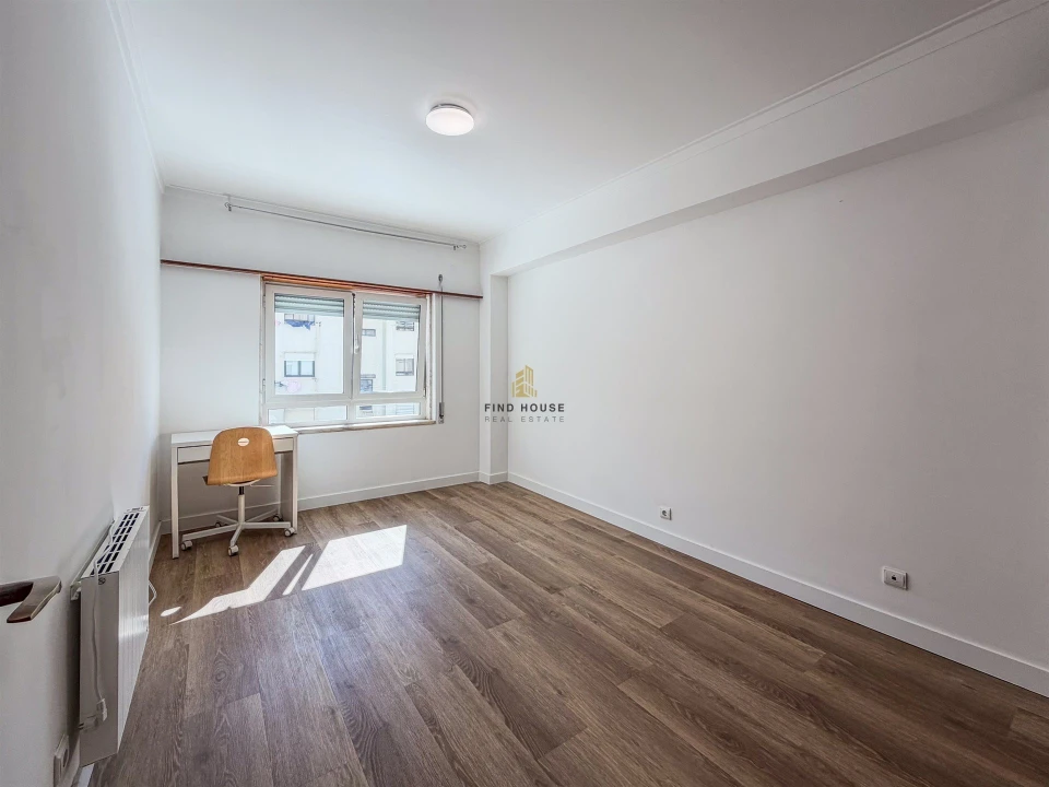 Apartamento T3 para Arrendamento em Benfica Foto 13
