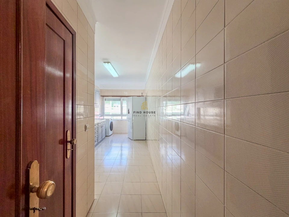 Apartamento T3 para Arrendamento em Benfica Foto 22