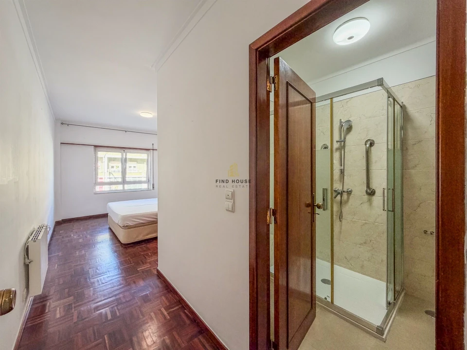 Apartamento T3 para Arrendamento em Benfica Foto 16