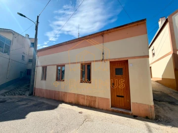 Moradia T2 para Venda em Tavarede