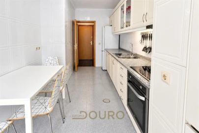 Apartamento T2 para Venda em Sandim, Olival, Lever e Crestuma