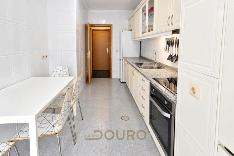 Apartamento T2 para Venda em Sandim, Olival, Lever e Crestuma Foto 7