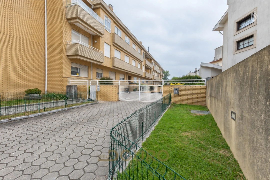 Apartamento T2 para Venda em Canelas Foto 29