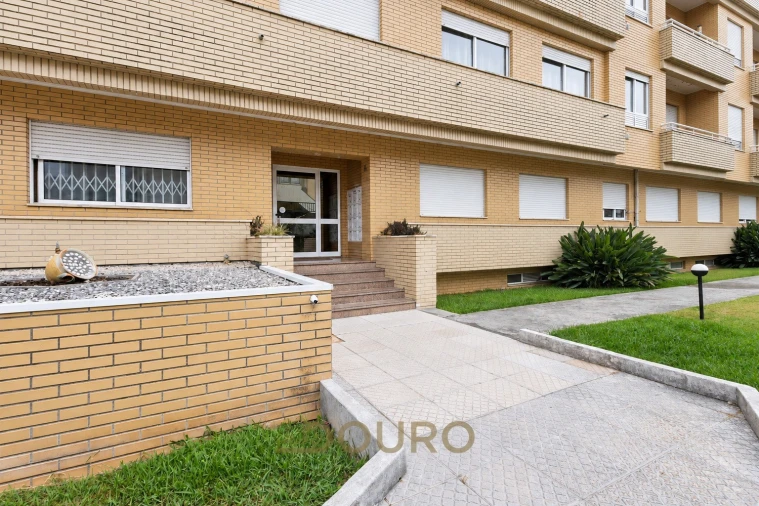Apartamento T2 para Venda em Canelas Foto 31