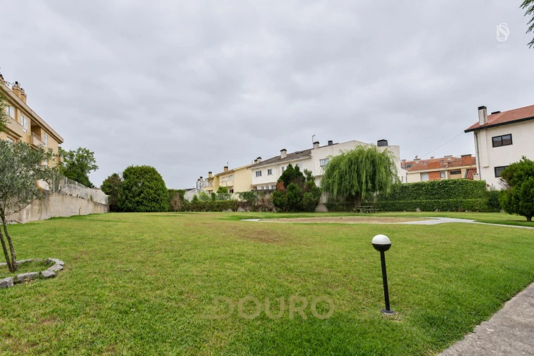 Apartamento T2 para Venda em Canelas Foto 30