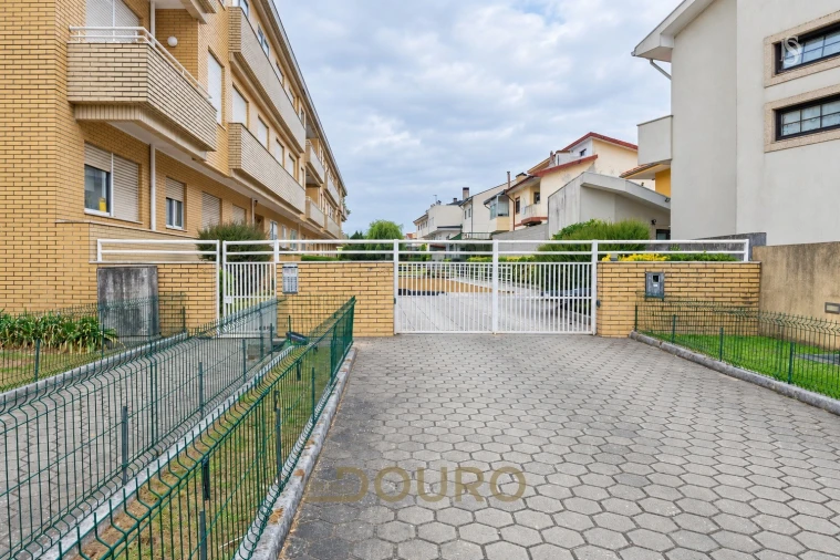 Apartamento T2 para Venda em Canelas Foto 28