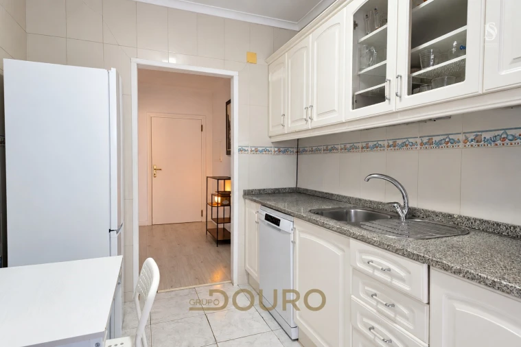 Apartamento T2 para Venda em Canelas Foto 4