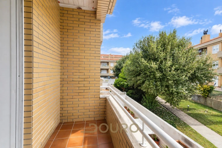 Apartamento T2 para Venda em Canelas Foto 13