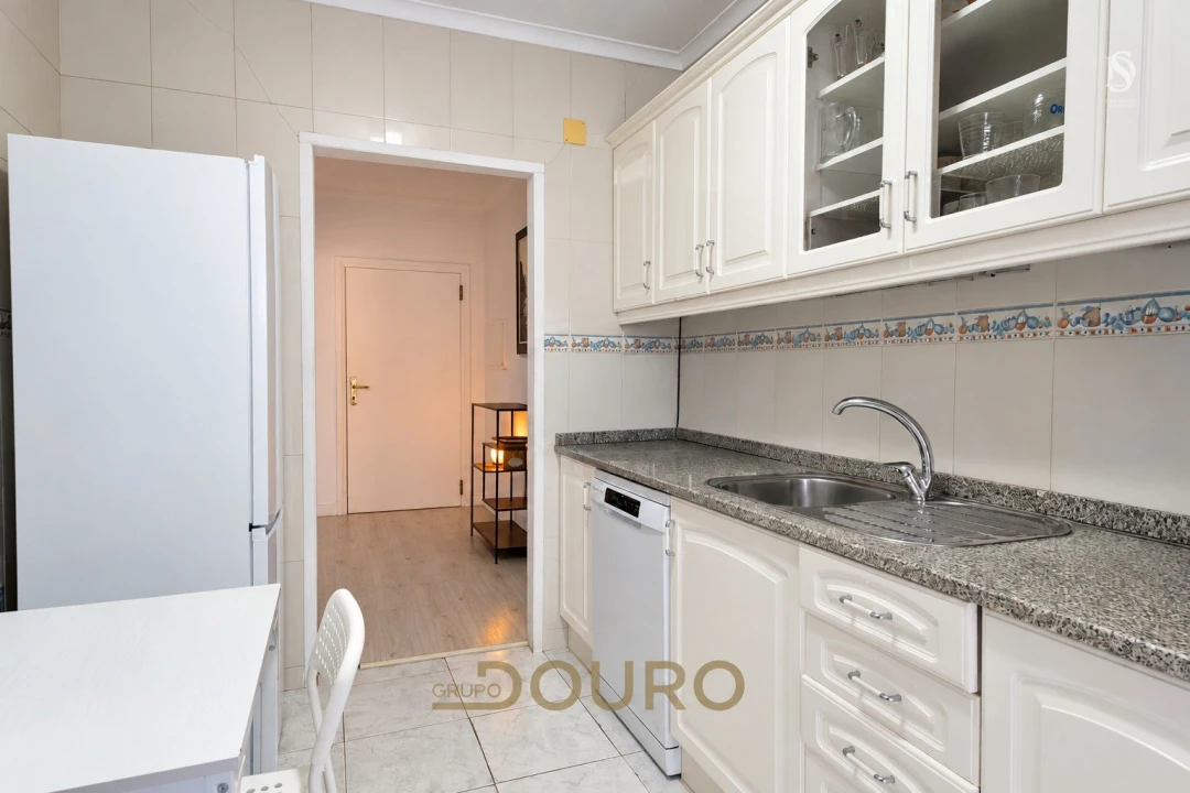 Apartamento T2 para Venda em Canelas Foto 4