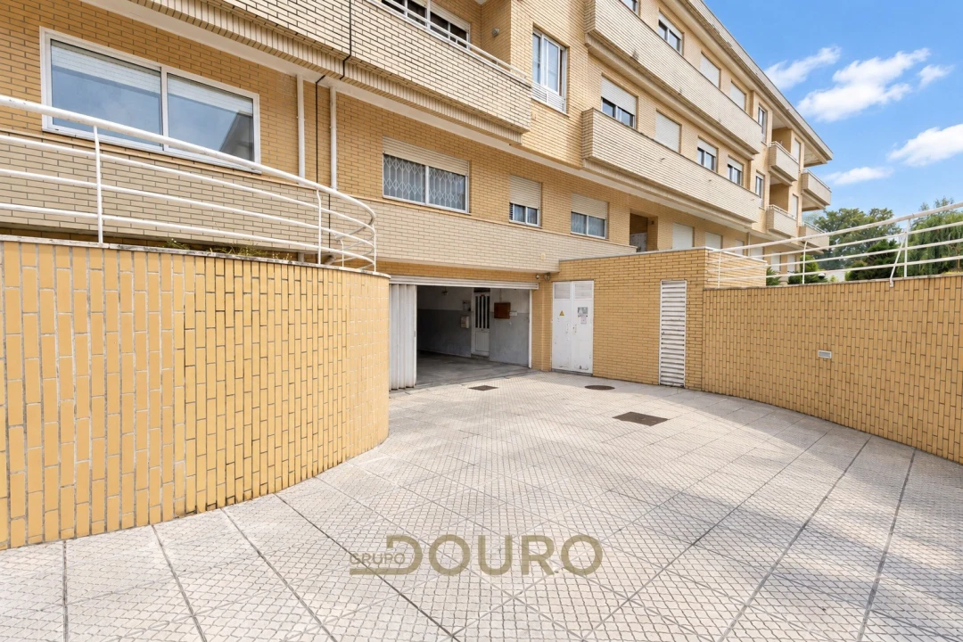 Apartamento T2 para Venda em Canelas Foto 25