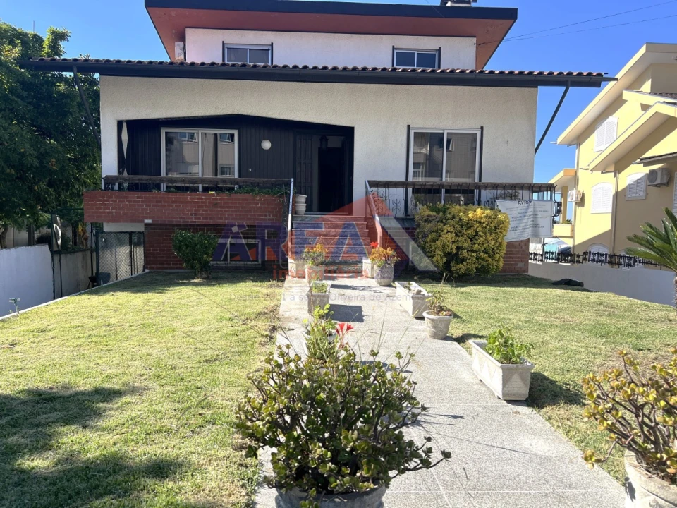 Moradia T6 para Venda em O. Azeméis, Riba-Ul, Ul, Macinhata Seixa, Madail Foto 2