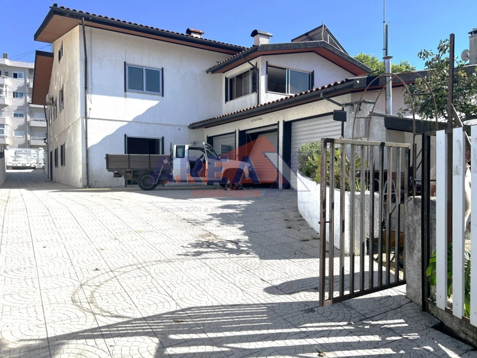 Moradia T6 para Venda em O. Azeméis, Riba-Ul, Ul, Macinhata Seixa, Madail Foto 3