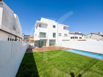 Moradia T4 para Venda em Póvoa de Varzim, Beiriz e Argivai