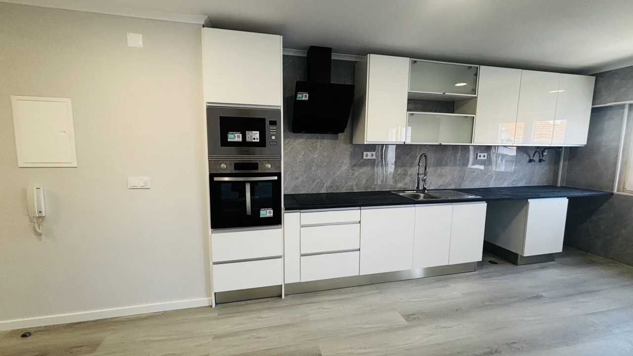Apartamento T4 para Venda em Amora Foto 3