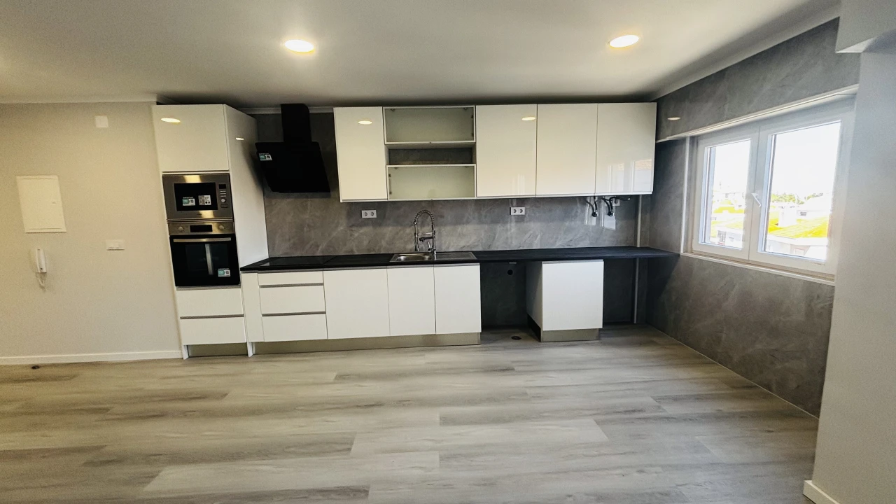 Apartamento T4 para Venda em Amora Foto 4
