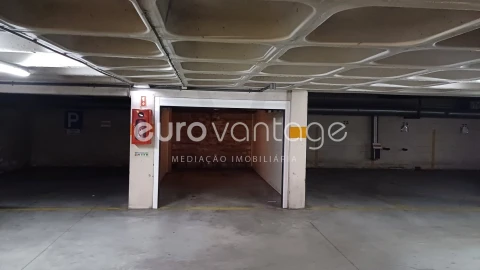 Garagem para Venda em Leiria, Pousos, Barreira e Cortes