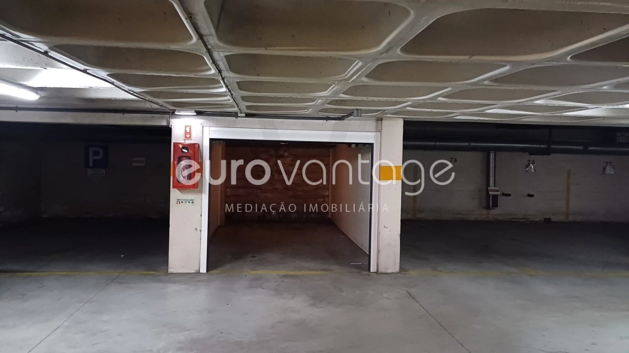Garagem para Arrendamento em Leiria, Pousos, Barreira e Cortes Foto 4