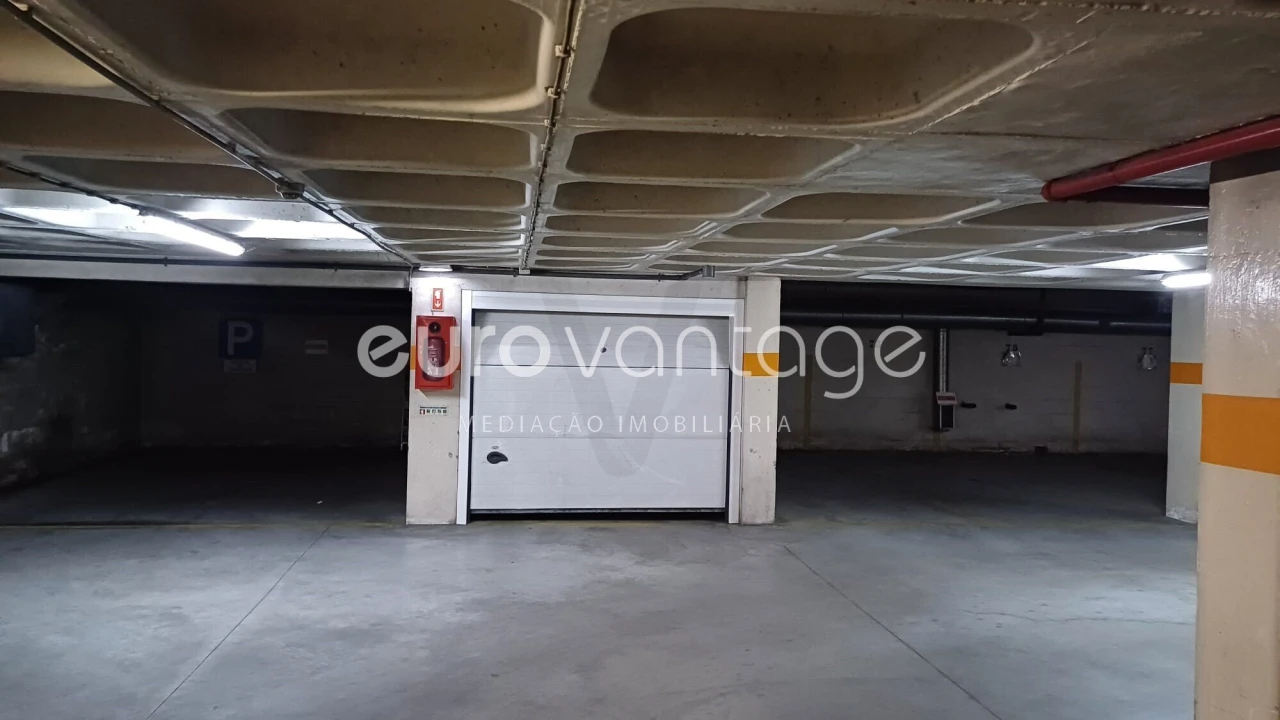 Garagem para Arrendamento em Leiria, Pousos, Barreira e Cortes Foto 3
