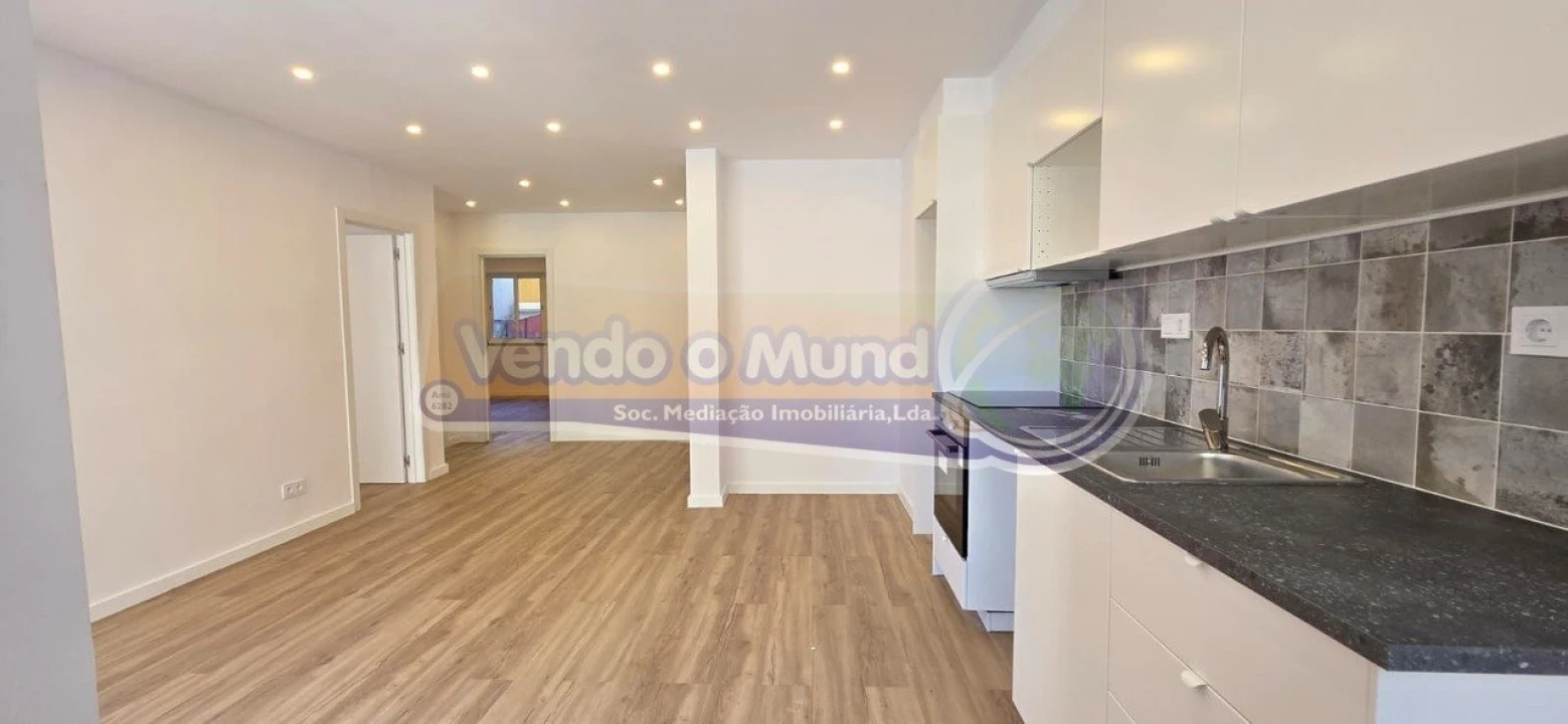 Apartamento T2 para Venda em Encosta do Sol Foto 3