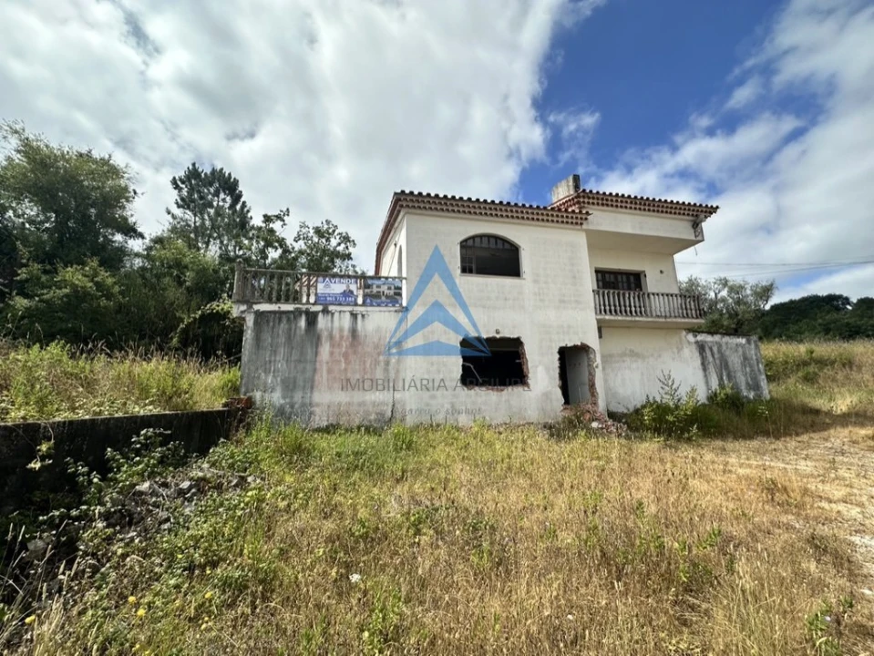 Moradia T5 para Venda em Santiago e São Simão de Litém e Albergaria dos Doze Foto 1