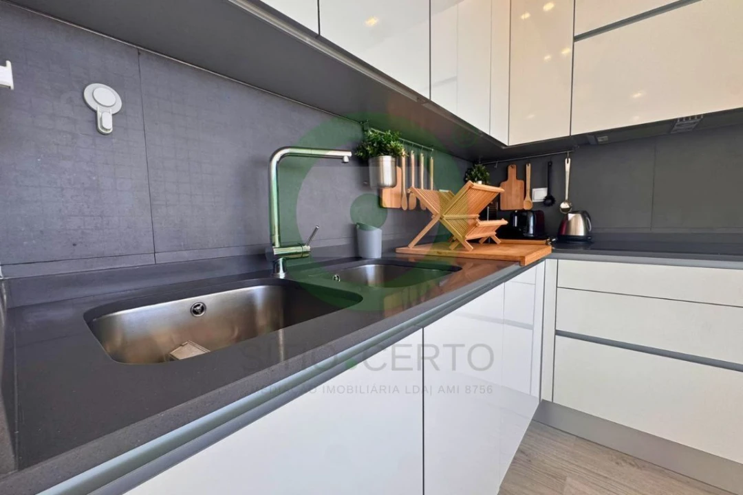 Apartamento T3 para Venda em Charneca de Caparica e Sobreda Foto 17