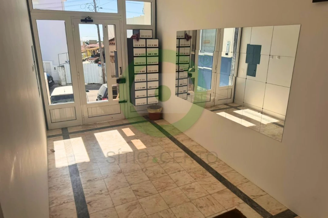 Apartamento T3 para Venda em Charneca de Caparica e Sobreda Foto 18