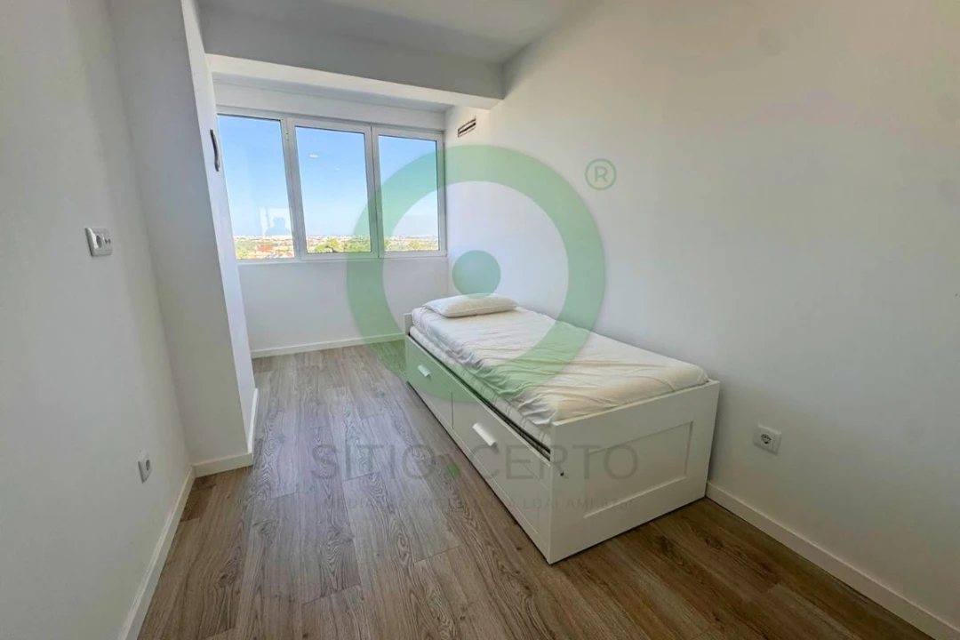 Apartamento T3 para Venda em Charneca de Caparica e Sobreda Foto 8