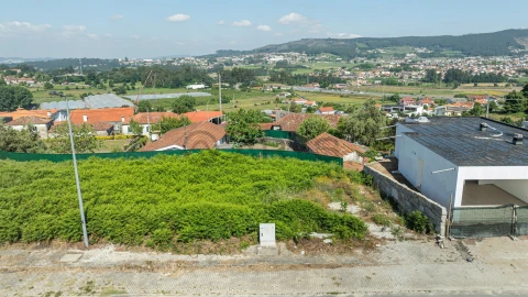 Terreno para Venda em Ruivães e Novais