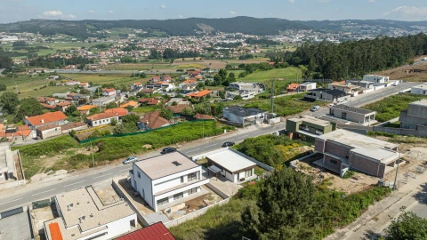 Terreno para Venda em Ruivães e Novais