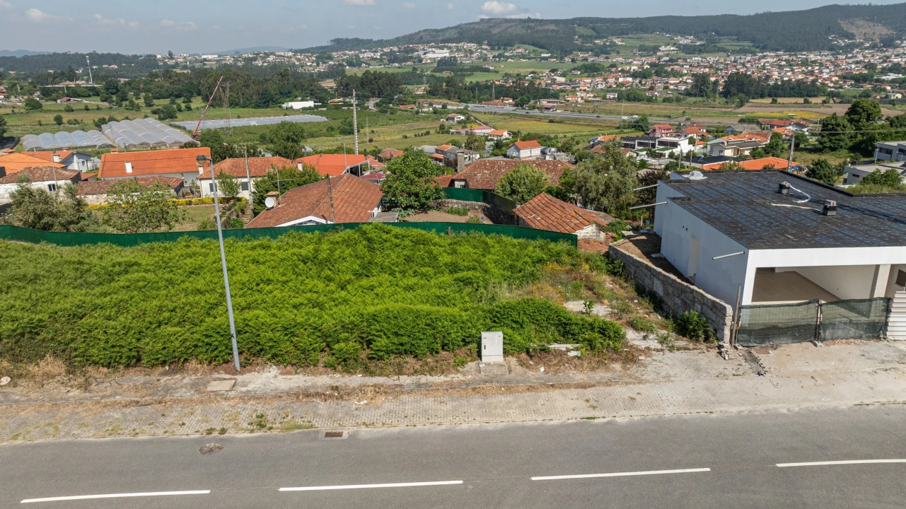 Terreno para Venda em Ruivães e Novais Foto 1