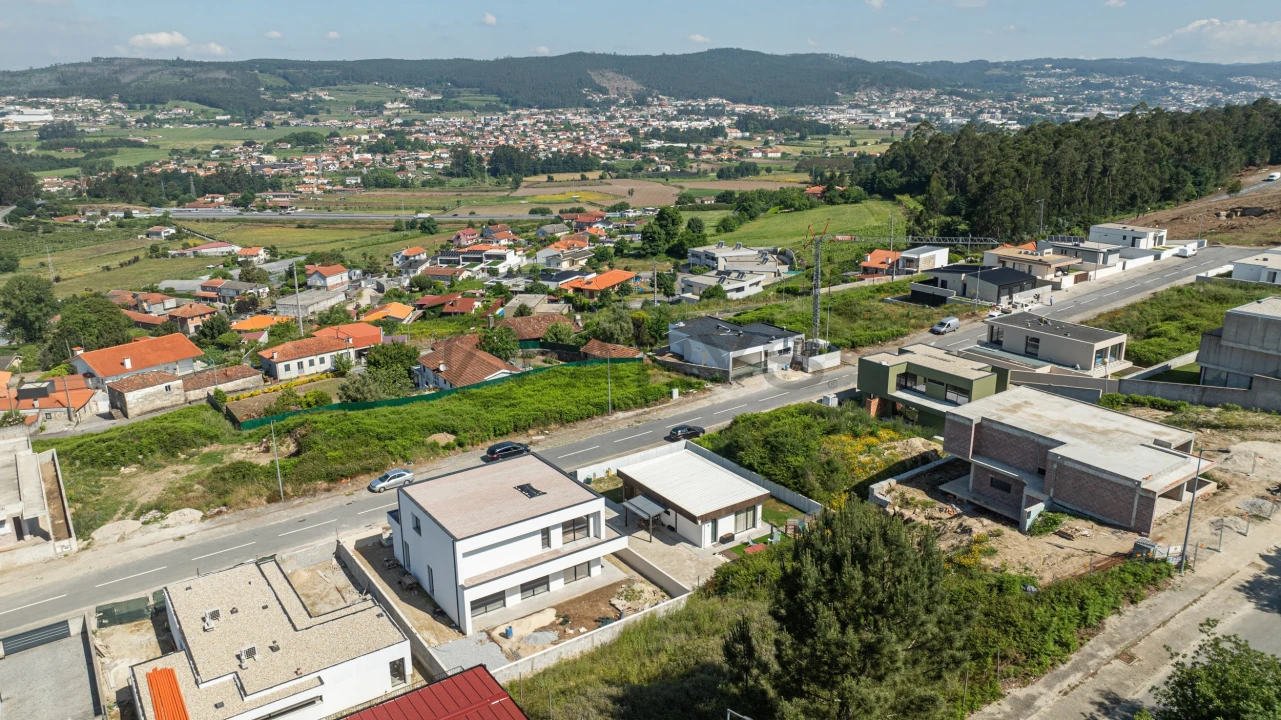 Terreno para Venda em Ruivães e Novais Foto 12