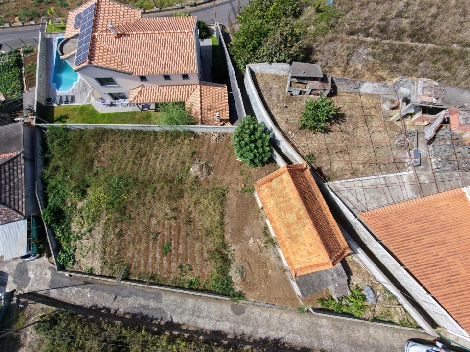 Moradia T2 para Venda em Arco da Calheta Foto 16