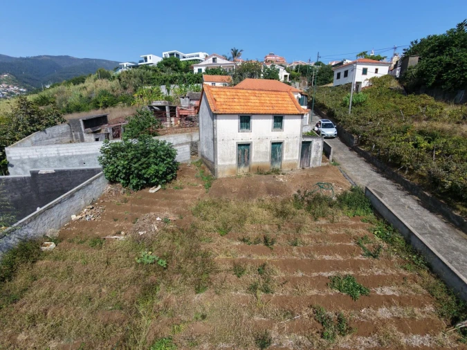 Moradia T2 para Venda em Arco da Calheta Foto 4