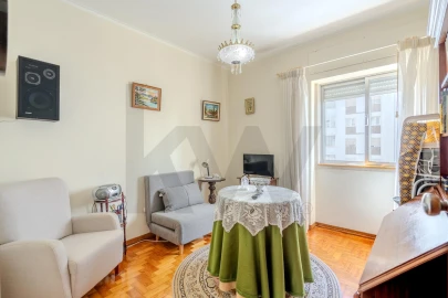 Apartamento T2 para Venda em Oeiras e São Julião da Barra, Paço de Arcos e Caxias