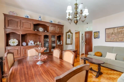 Apartamento T2 para Venda em Oeiras e São Julião da Barra, Paço de Arcos e Caxias