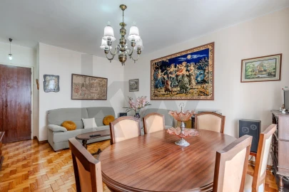 Apartamento T2 para Venda em Oeiras e São Julião da Barra, Paço de Arcos e Caxias