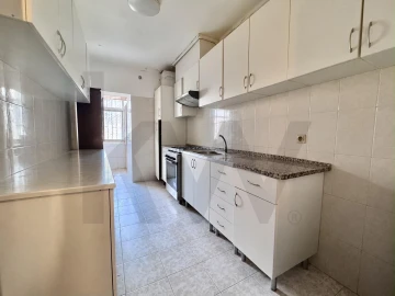 Apartamento T3 para Venda em Carcavelos e Parede