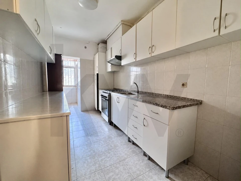 Apartamento T3 para Venda em Carcavelos e Parede Foto 11