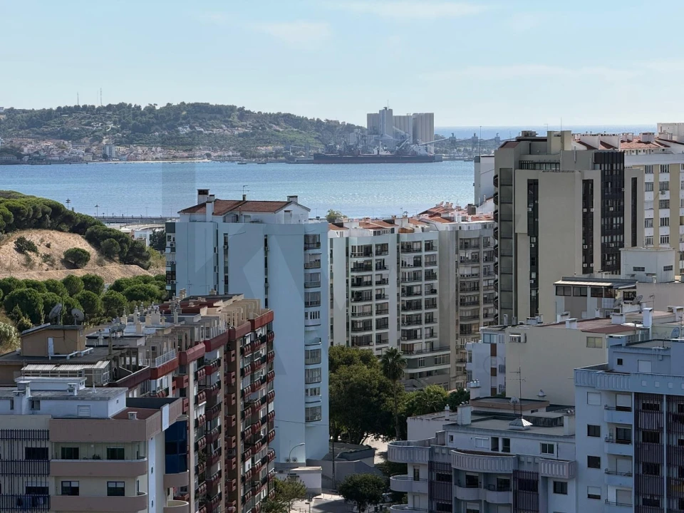Apartamento T3 para Venda em Algés, Linda-A-Velha e Cruz Quebrada-Dafundo Foto 1