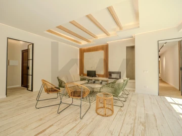 Moradia T5 para Venda em Azoia de Cima e Tremês