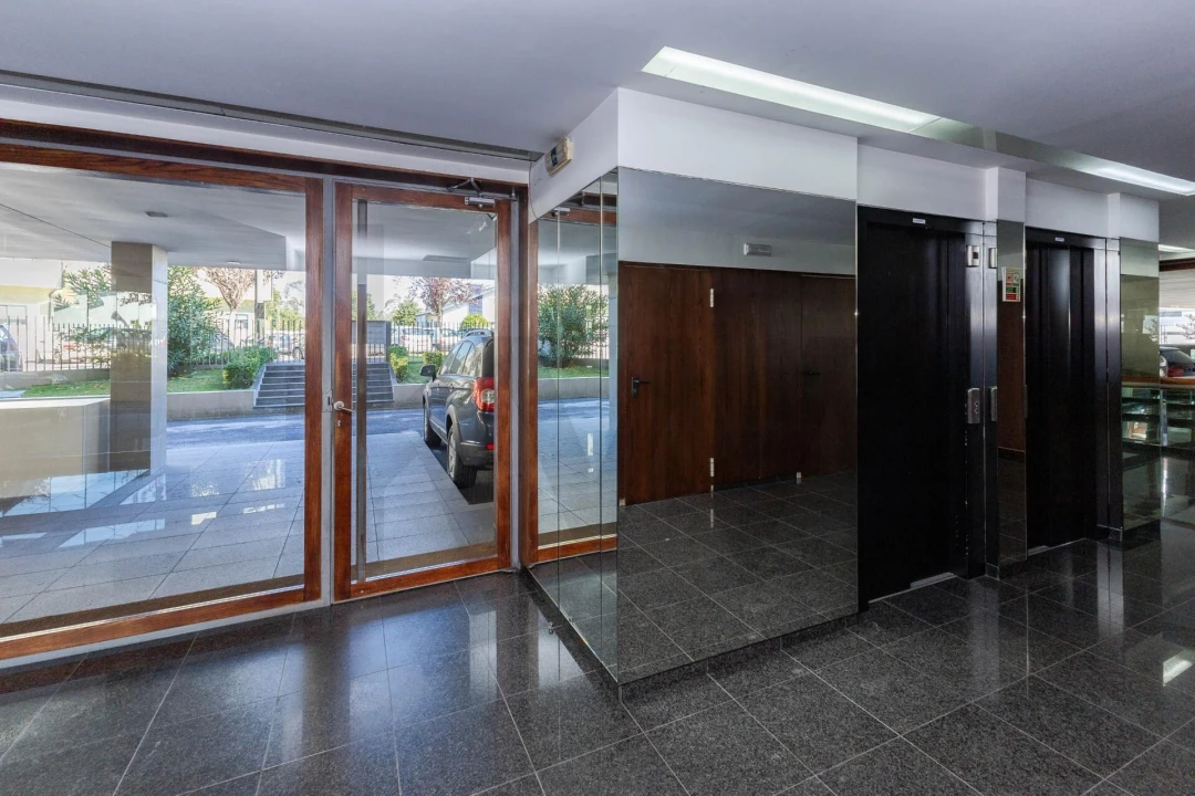 Apartamento T2 para Venda em Canelas Foto 3