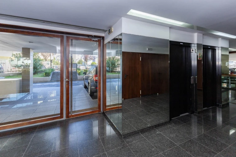 Apartamento T2 para Venda em Canelas Foto 3