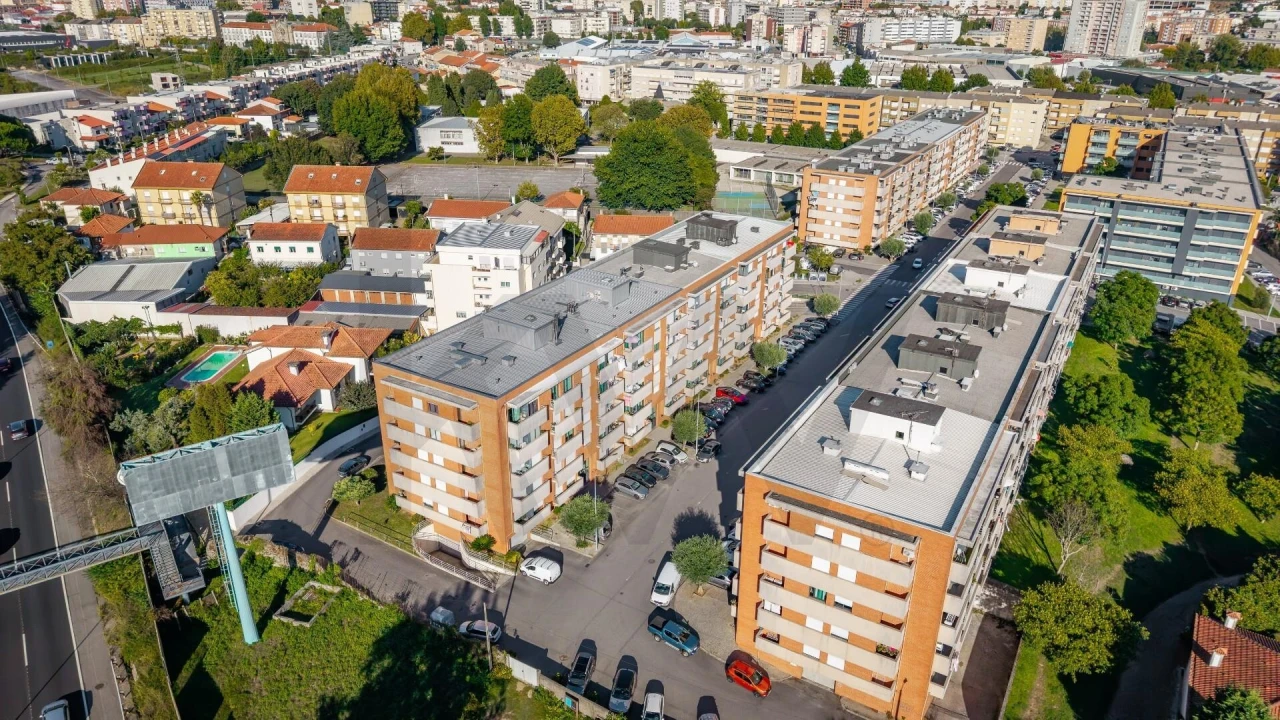 Apartamento T3 para Venda em Ferreiros e Gondizalves Foto 29