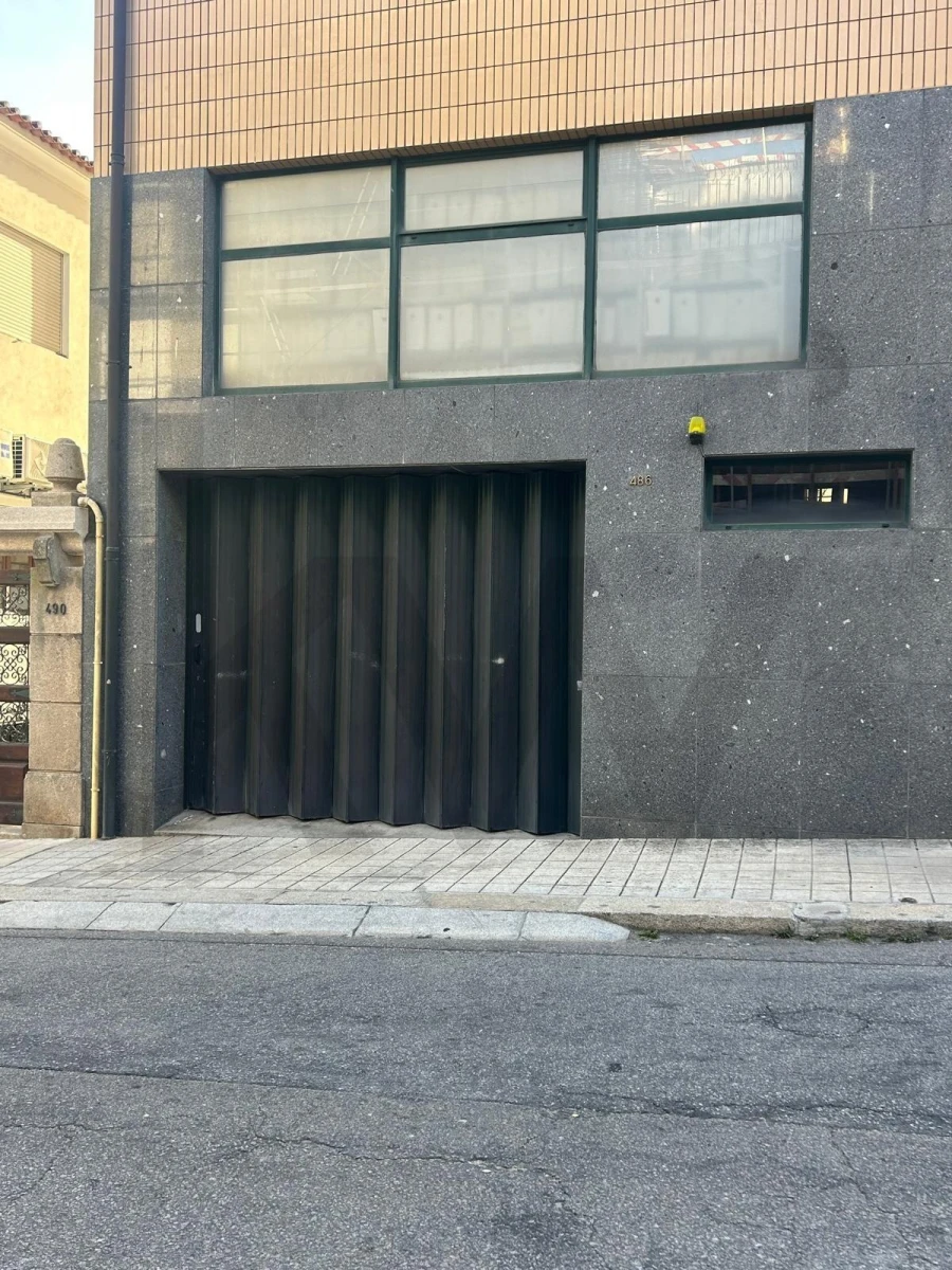 Garagem para Venda em Paranhos Foto 2