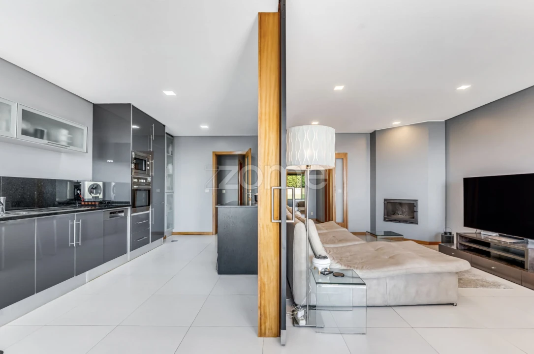 Apartamento T2 para Venda em Escapães Foto 9